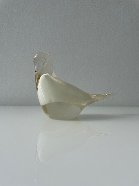 Image 1 of Pájaro con diseño de vidrio: elegante y escultural en vidrio transparente
