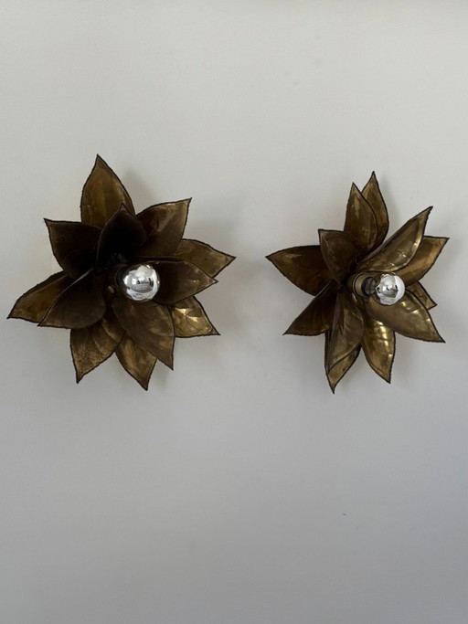 Een paar vintage, gepatineerde messing wandlampen met bloemmotief, Frankrijk, 1960 – Brass (photo 2 of 8)