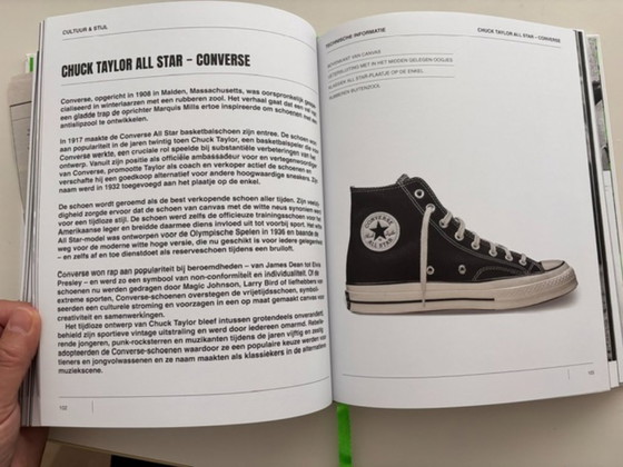 Image 1 of Libro illustrato sulle sneakers