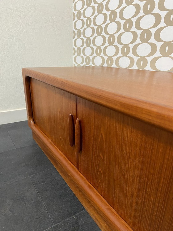 Image 1 of Mobile basso/TV vintage di Dyrlund con ante a serrandina