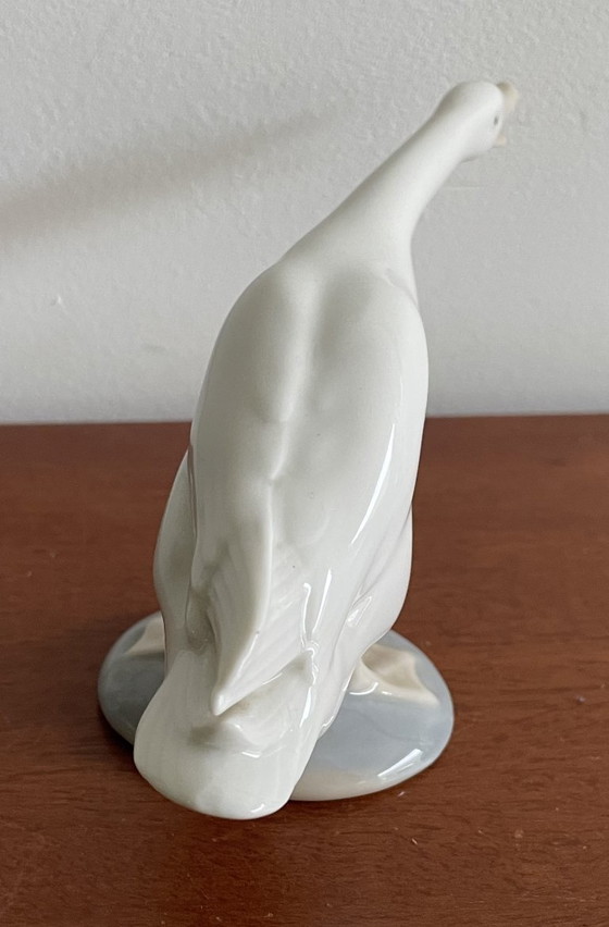 Image 1 of Lladró - Figurine en porcelaine Oie modèle 4661 conçue par Fulgencio García en 1970