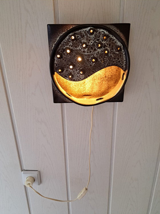 Image 1 of Vintage brutalist keramiek wandlamp – jaren 70 – space age sfeerlicht