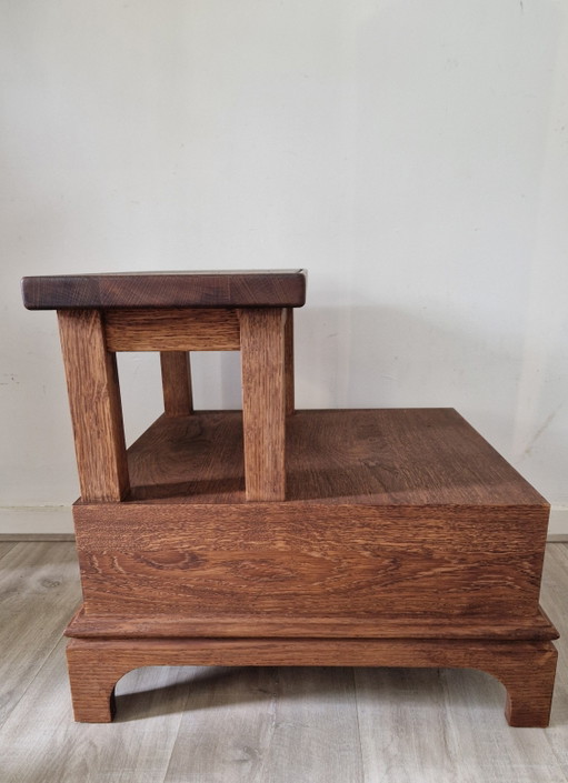 Gradino in legno in stile orientale