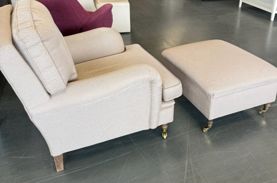 Fauteuil anglais classique avec repose-pieds – style Howard/Duresta – Textile (photo 3 of 5)