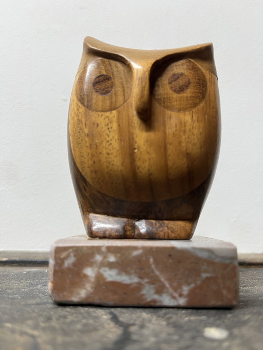 Gufo vintage di metà secolo in teak su basamento in marmo