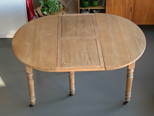 Antique English extendable table