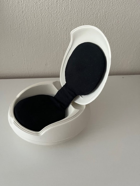 Image 1 of Vitra Design Museum miniature replica Garden Egg Chair