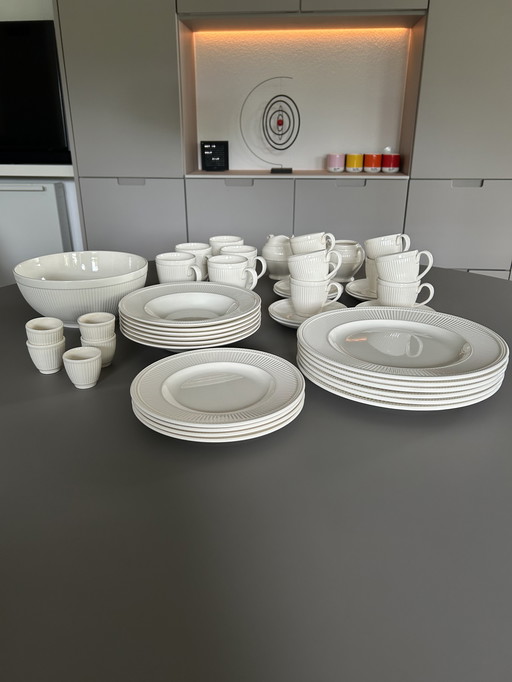 Vaisselle Wedgwood type Windsor comme neuve