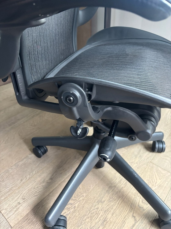 Herman Miller Aeron maat B – Draaistoelen, Aluminium (photo 5 of 12)