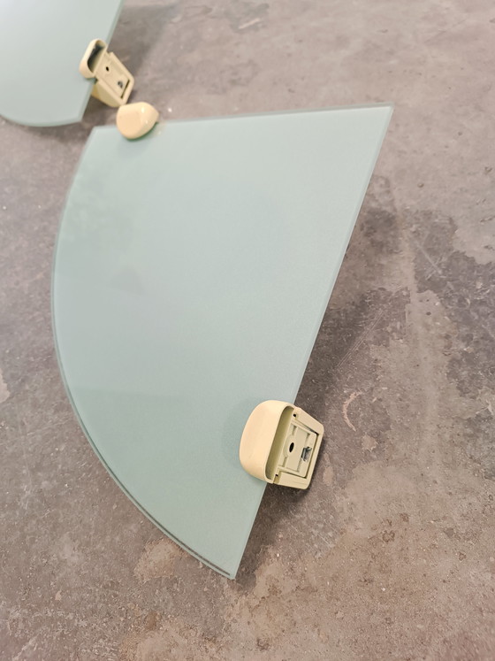 Image 1 of 2 étagères d'angle en verre vintage pour salle de bain