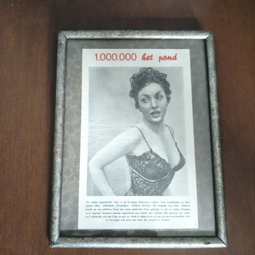 Originele Gina Lollobrigida magazinepagina – "Schokkend" – Authentieke vintage magazinepagina – Ingelijst – 20 × 27 cm