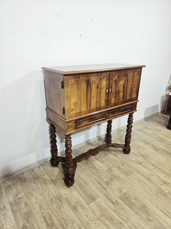 Mobile barocco in noce del XIX secolo con intarsi e gambe tornite – Credenze con vetrina, Wood, Barok (photo 15 of 29)