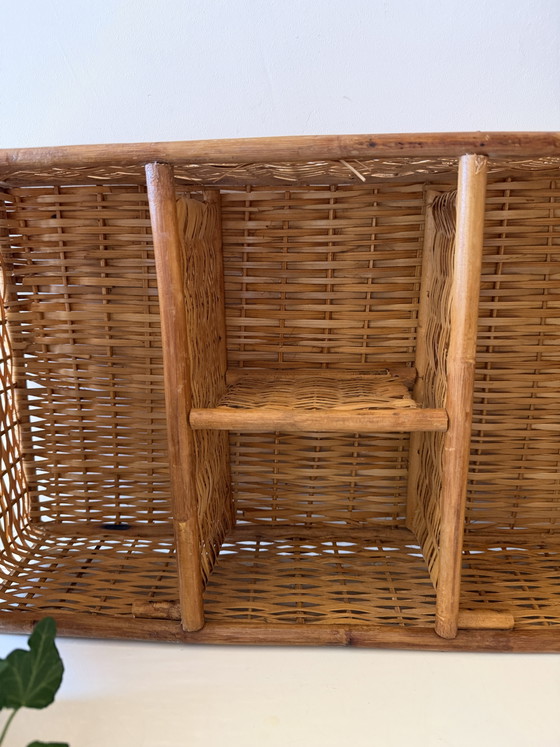 Image 1 of Rotan kastje met deurtjes