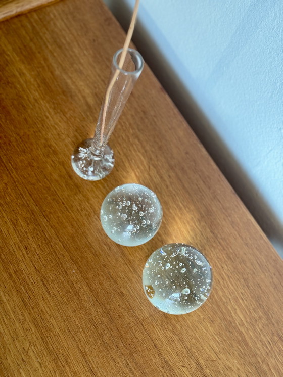 Image 1 of Bubble-Glas-Set: einzelne Blumenvase + 2 Briefbeschwerer – minimalistisch & skulptural