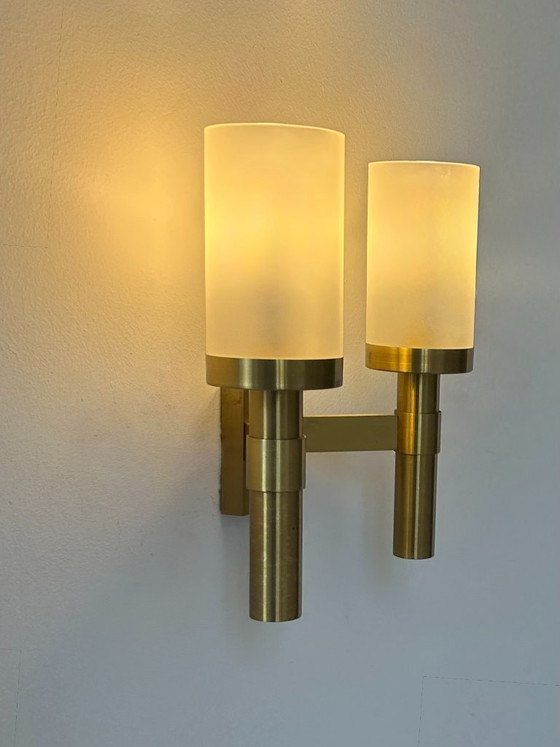 Image 1 of Vintage dubbele wandlamp, messing en mat glas, van Perzel, Frankrijk 1950.