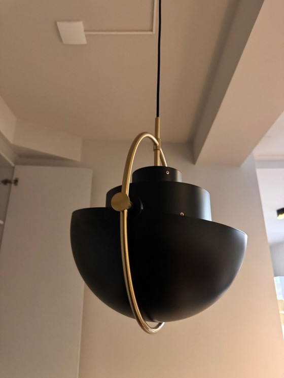 Image 1 of 2 x Suspension Gubi Multi-Lite - grand modèle en laiton/noir