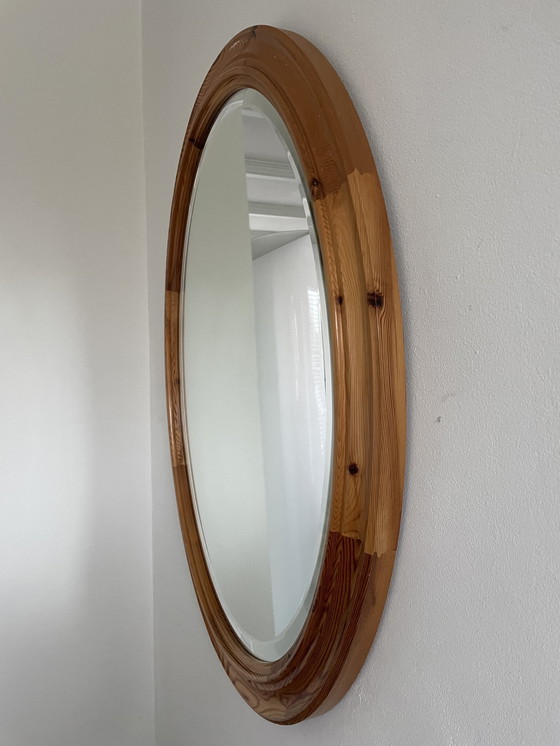 Image 1 of Specchio ovale vintage in legno di pino