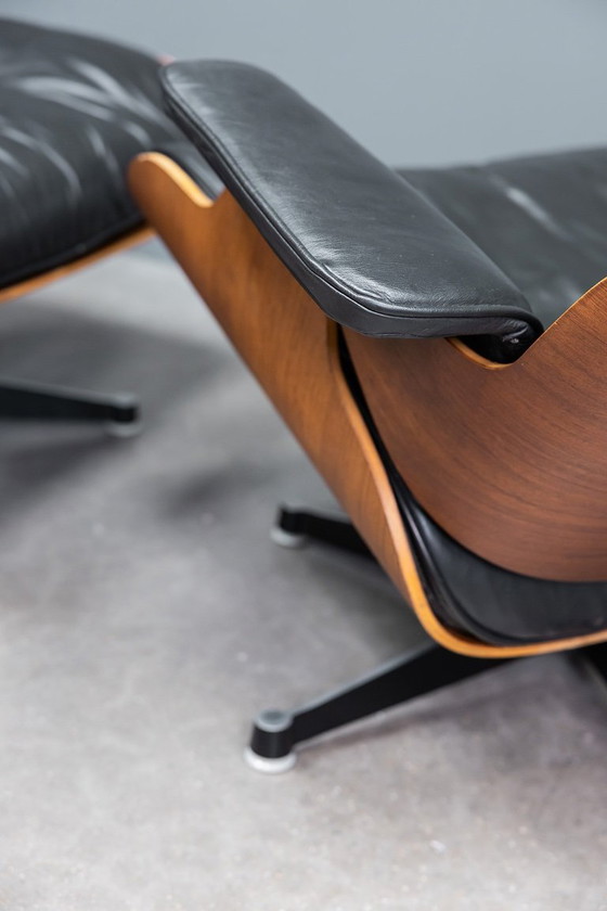Image 1 of Fauteuil lounge Eames et repose-pieds