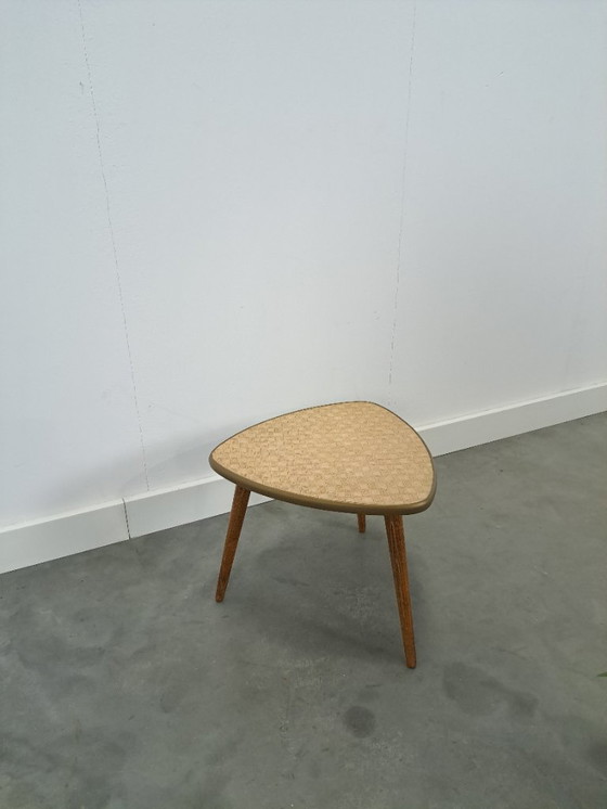 Image 1 of Beistelltisch Pflanzentisch mit beige creme karierter Resopalplatte, Nr. 29