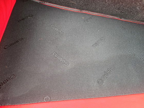 Image 1 of Cassina - LC2 3-Sitzer-Sofa aus rotem Leder von Le Corbusier