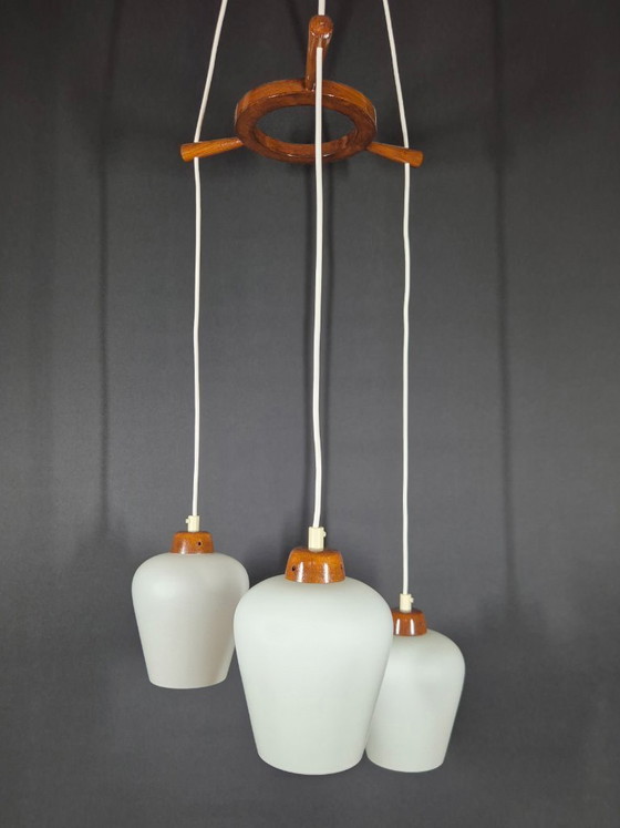 Image 1 of Lampada a sospensione vintage - Teak e vetro opalino - Anni '70