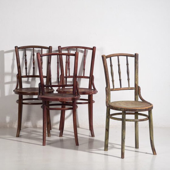 Sedie da pranzo Thonet antiche colorate (c.1920). Set di 4 pezzi #2 (photo 5 of 40)