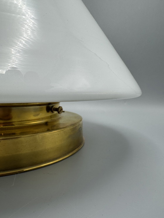 Image 1 of Plafonnier avec abat-jour conique en verre et monture en laiton