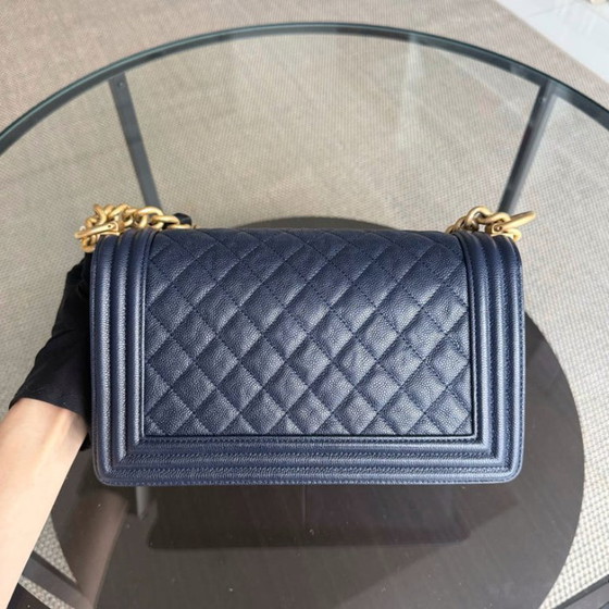 Image 1 of Chanel Boy Medium - Caviar 25CM Gewatteerd Donkerblauw Goudkleurige Hardware Serie 25