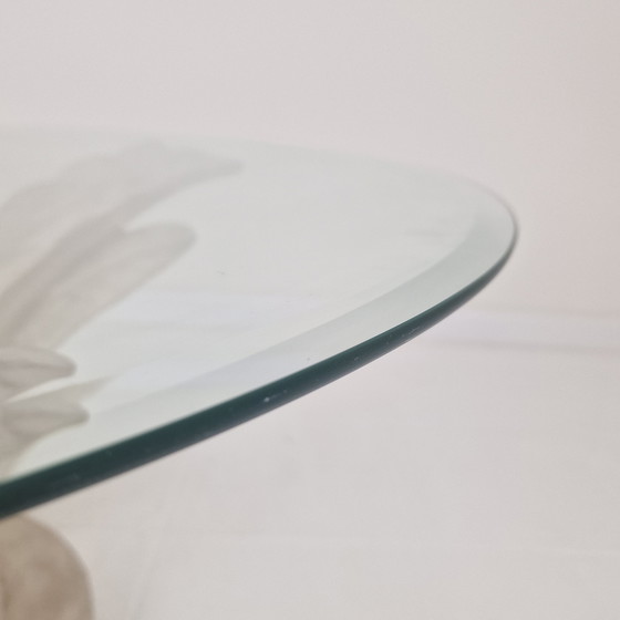 Image 1 of Mesa de centro italiana "Flor" de yeso con placa redonda tallada en facetas, años 70