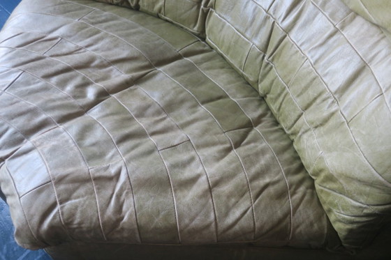 Image 1 of Sillón esquinero grande de cuero verde oliva con diseño de patchwork, década de 1970.