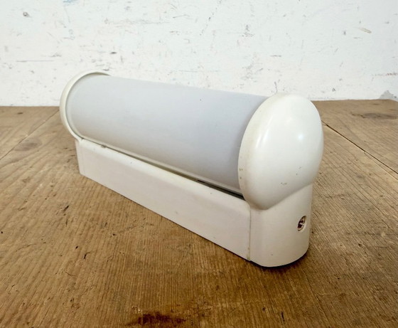 Image 1 of Applique industriale in bachelite bianca con vetro opalino, anni '50