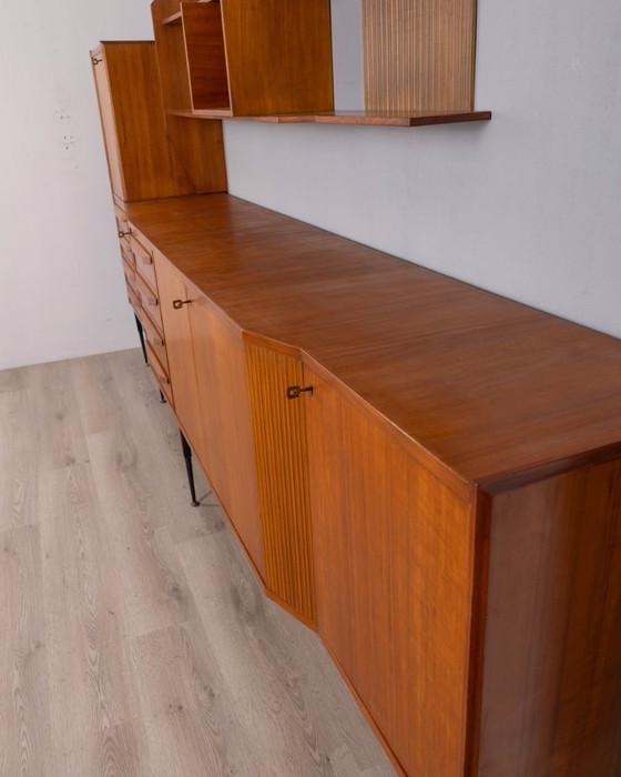 Image 1 of Vintage teakhouten dressoir uit de jaren 60 met wandmontagesysteem, Italiaans design.