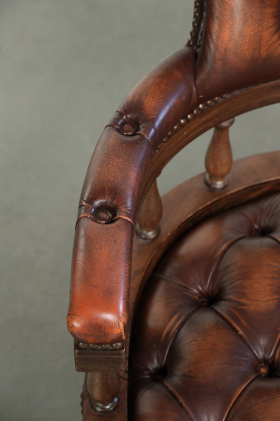 Sedia da ufficio Chesterfield di lusso in pelle bovina inglese, girevole e reclinabile con bottoni, colori (photo 7 of 15)