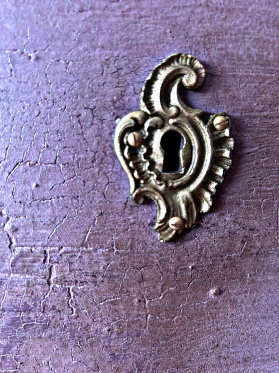 Pretty Louis XV style patinated antique chest of drawers, Powdered violet and marble, Wood, Purple (photo 13 of 15)