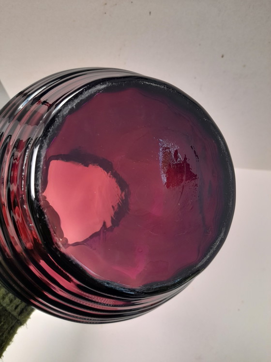 Doyen Art Deco Vase in Bordeaux Glass (photo 4 of 6)