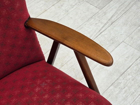 Image 1 of Divano danese a 2 posti, anni '60, rivestimento in tessuto rosso, gambe e braccioli in legno di faggio.