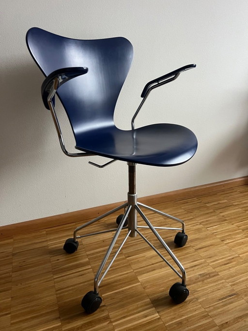 Twee Bureaustoelen Model 3217 van Arne Jacobsen voor Fritz Hansen
