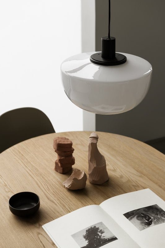 Image 1 of Lampada a sospensione Bank di Audo Copenhagen in vetro opalino Menu