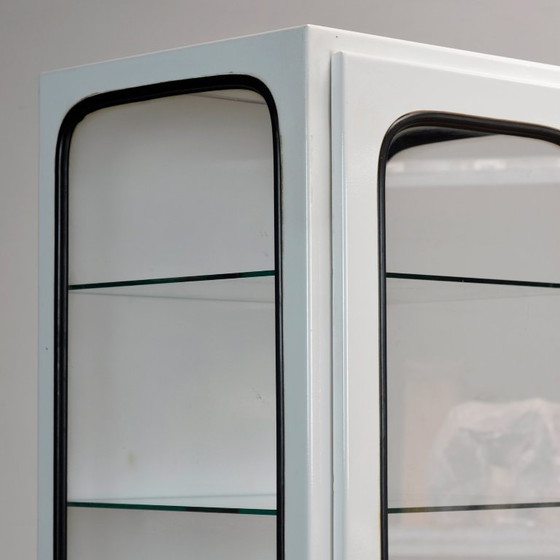 Image 1 of Armoire médicale vintage, années 1970