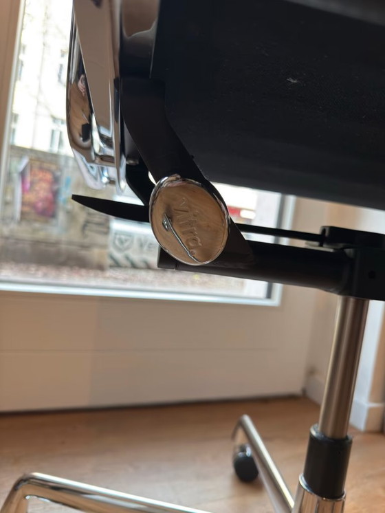 Image 1 of VITRA EA 219 Softpad lederen zwarte aluminium stoel bureaustoel draaistoel