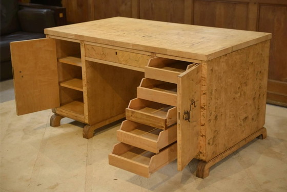English desk in birch veneer with bee pattern marquetry from the 1950s. – Wood, Vintage (photo 12 of 14)