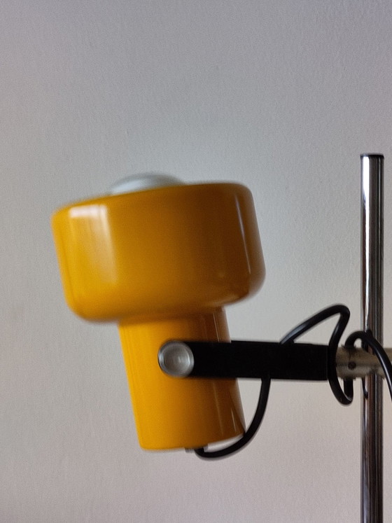Lampada gialla vintage con faretto, Lampade da tavolo, Metallo, Giallo (foto 6 di 14)