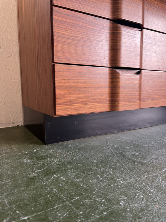 Image 1 of Ein Paar italienische Kommoden aus den 1970er Jahren