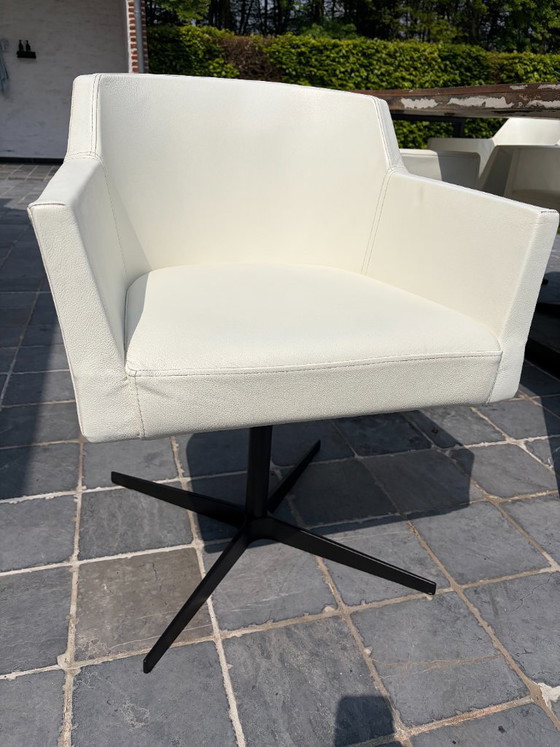 Image 1 of 6 drehbare Mobitec-Lederstühle + Tisch