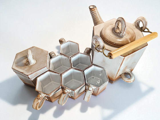 Image 1 of Studio Pottery Theeservies Zeshoekig Gesigneerd FB Jaren 70 Japanse Stijl / Studio Pottery Theeservies Zeshoekig Gesigneerd FB
