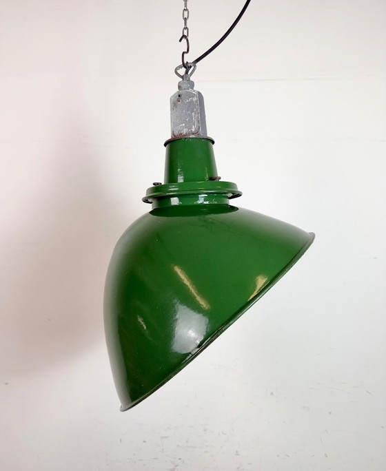 Image 1 of Grote industriële Britse groene emaille fabriekshanglamp van Benjamin, jaren 60