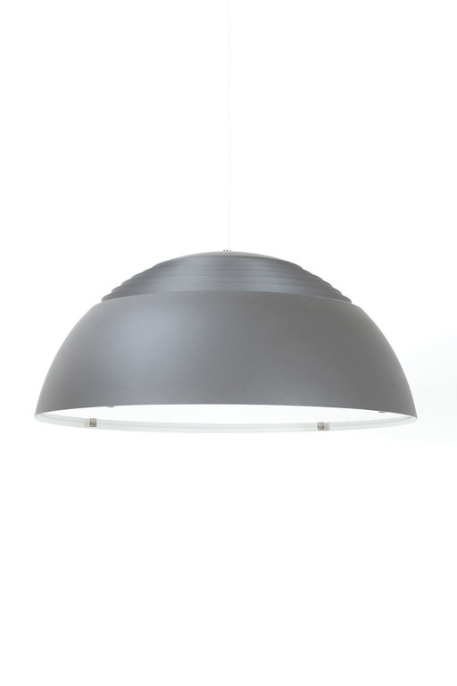 Lampe suspendue 'AJ Royal' de Louis Poulsen