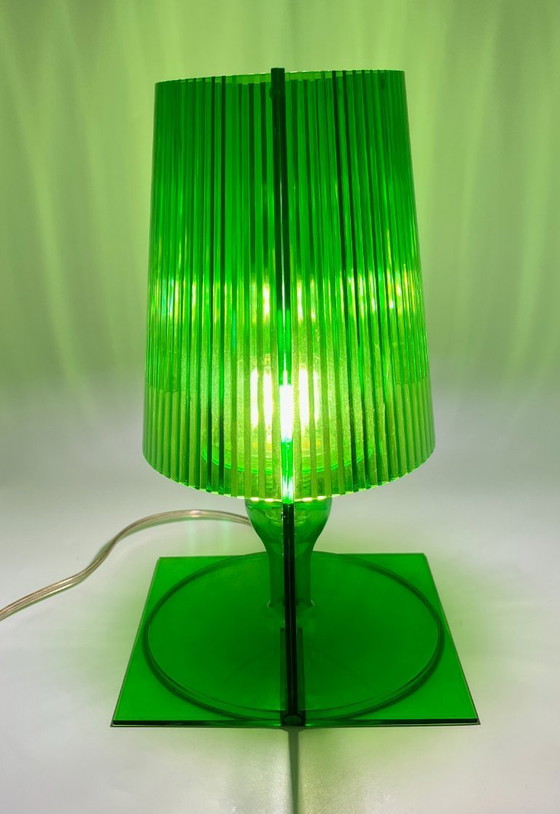 Image 1 of Lampe de table Kartell « Take » verte – Design de Ferruccio Lavia, fabriquée en Italie