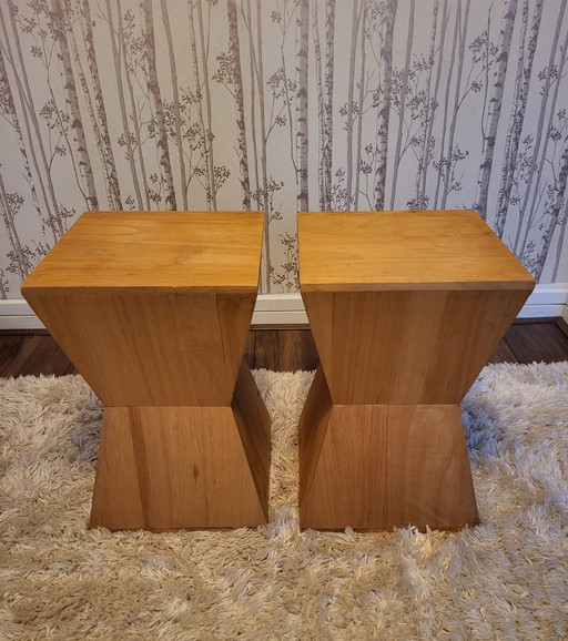 Set geometrico di tavoli/sgabelli in legno degli anni '70.