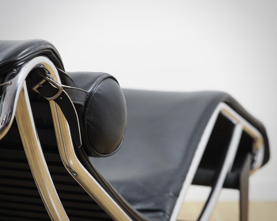 Image 1 of Cassina Le Corbusier LC4 Chaise longue in pelle nera